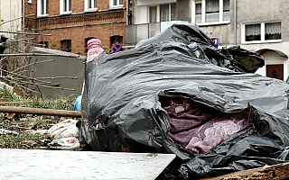 Śmieci w centrum Olsztyna. „Podrzucają je osoby z innych osiedli”